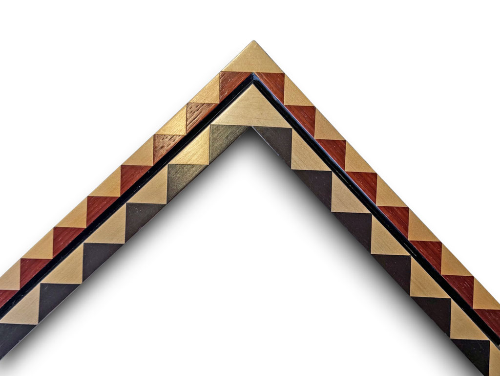 Arcobaleno 50, Placage dentelé sycomore padouk creux noir