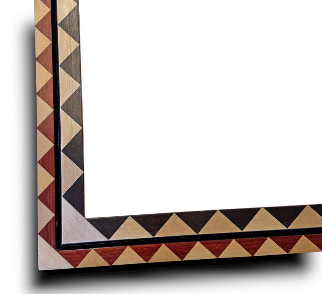 Arcobaleno 50, Placage dentelé sycomore padouk creux noir