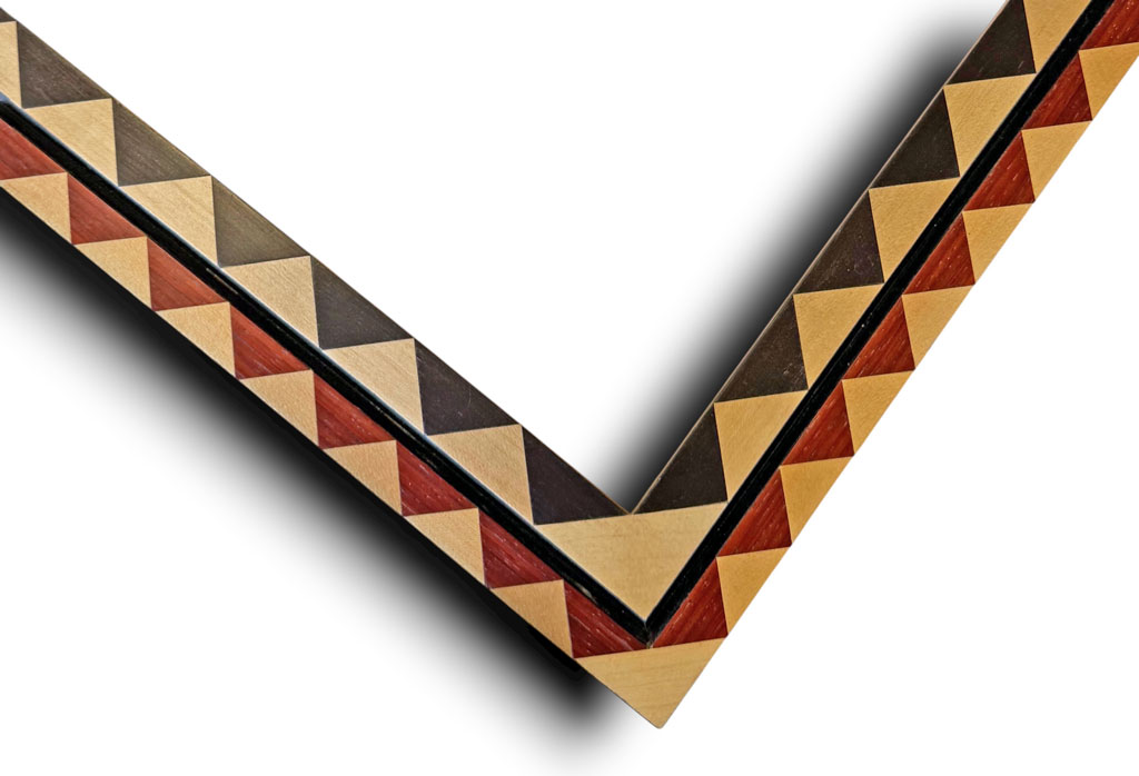 Arcobaleno 50, Placage dentelé sycomore padouk creux noir