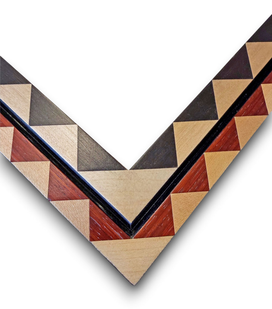 Arcobaleno 50, Placage dentelé sycomore padouk creux noir